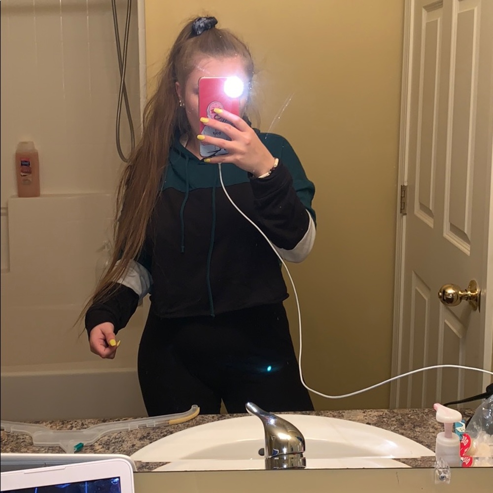 Cropped hoodie